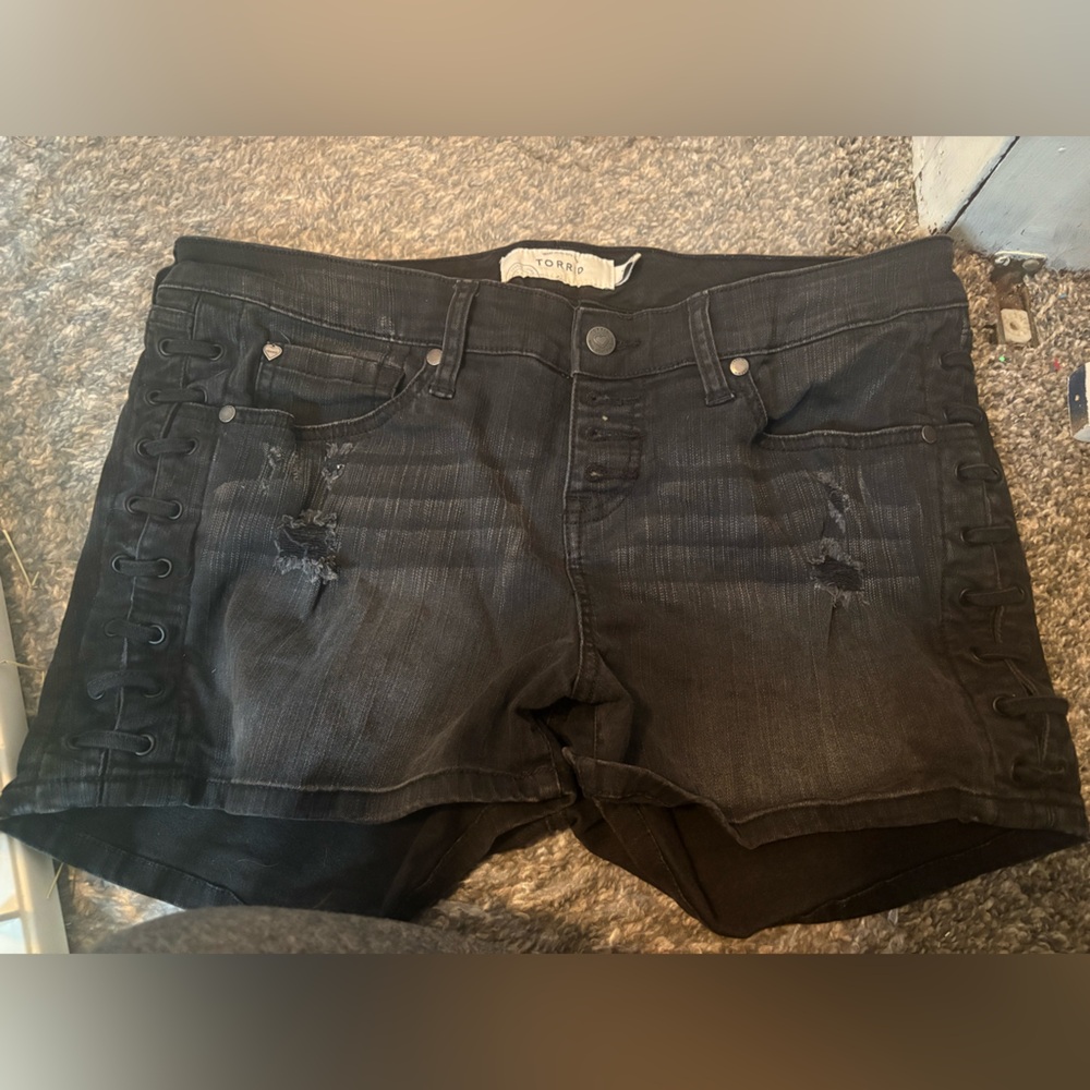 Torrid size 14 black shorts